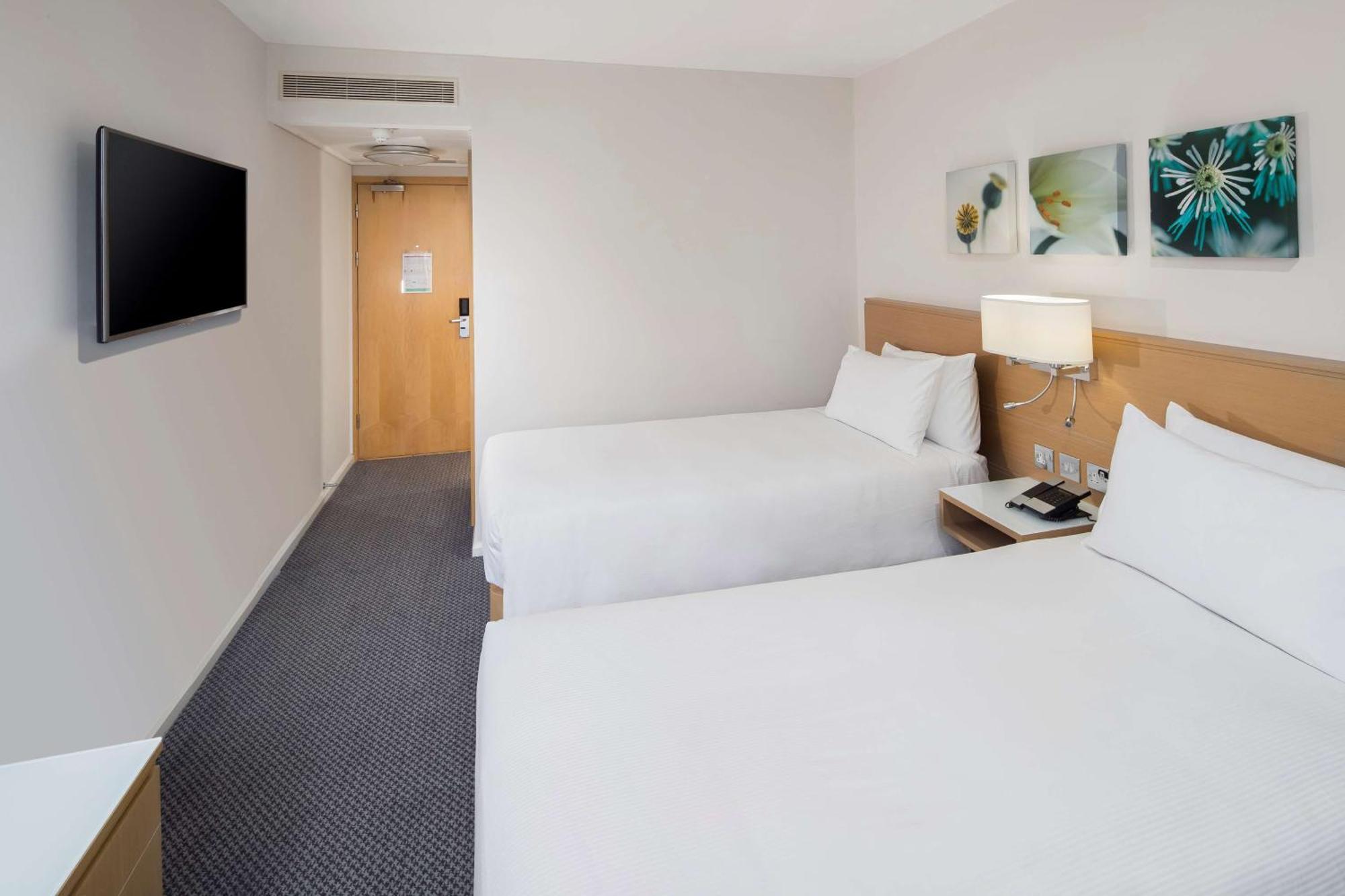 Hilton Garden Inn Bristol City Centre Exterior foto